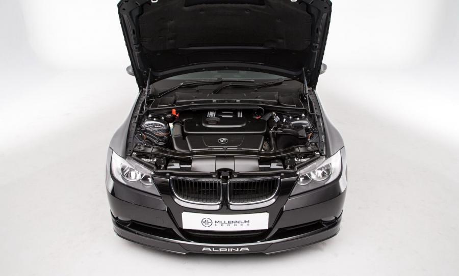 Моторный отсек Alpina D3 Touring (E91) 2005 года  (UK) (фото 2 из 16)